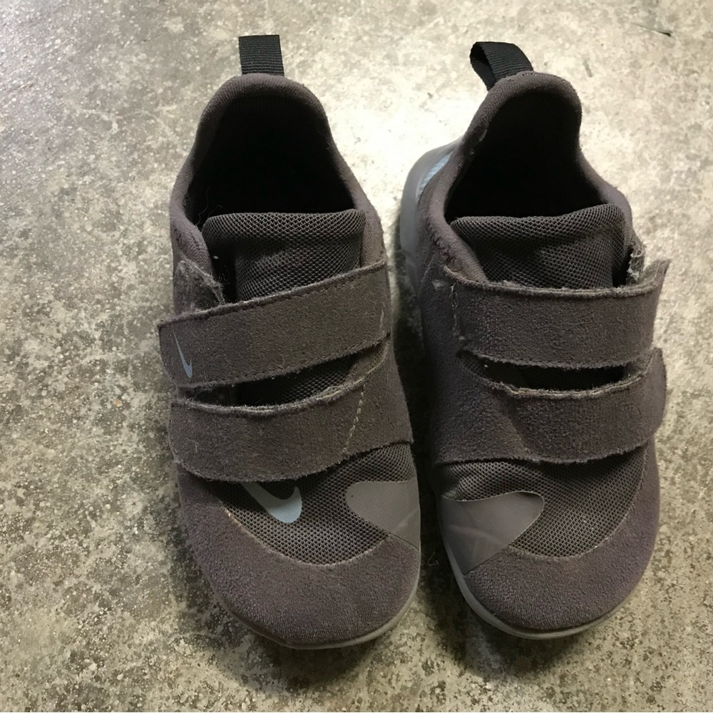 Nike toddle shoes